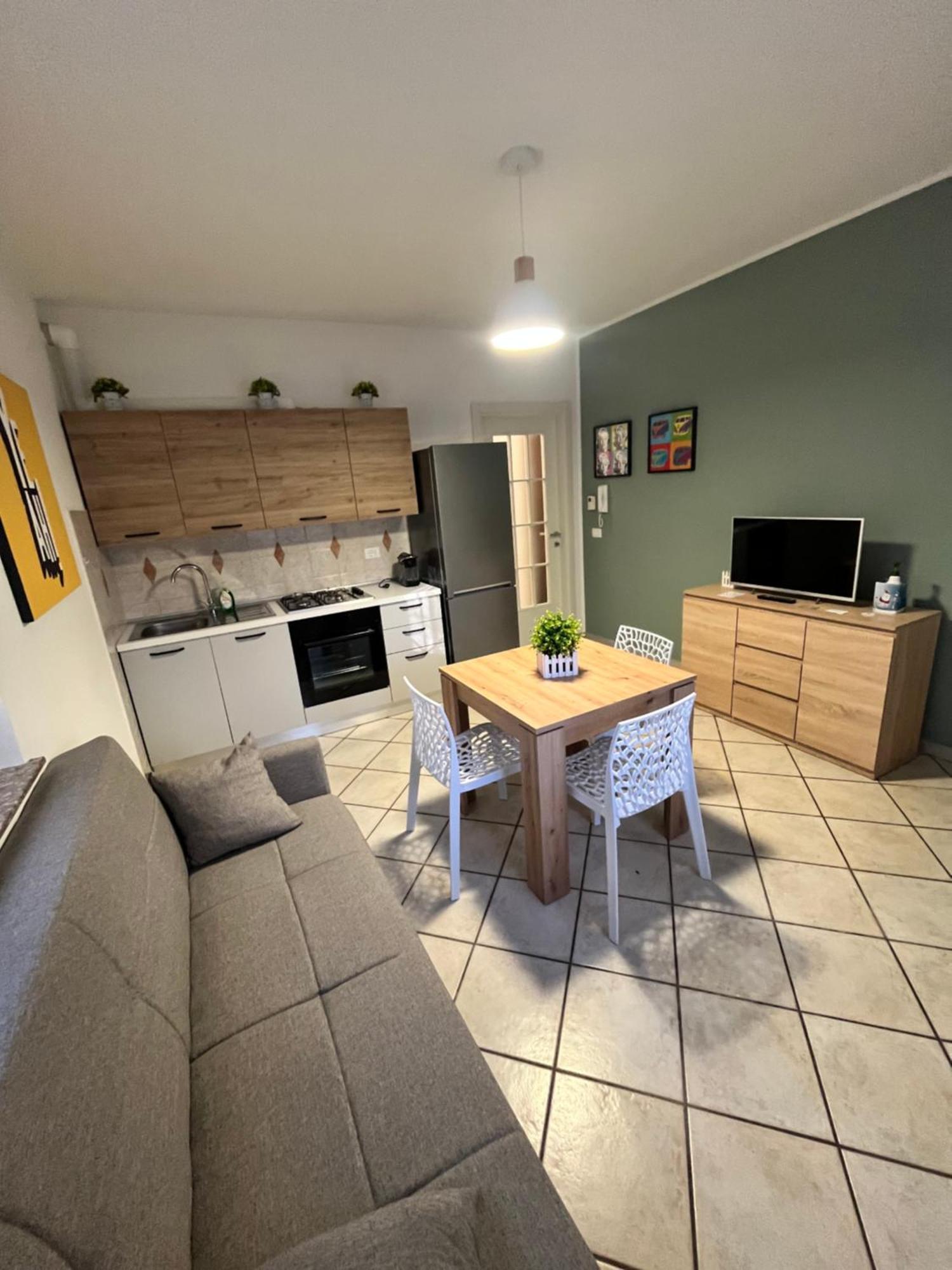 Appartamento In Villa Nico'S Home Gallarate Esterno foto