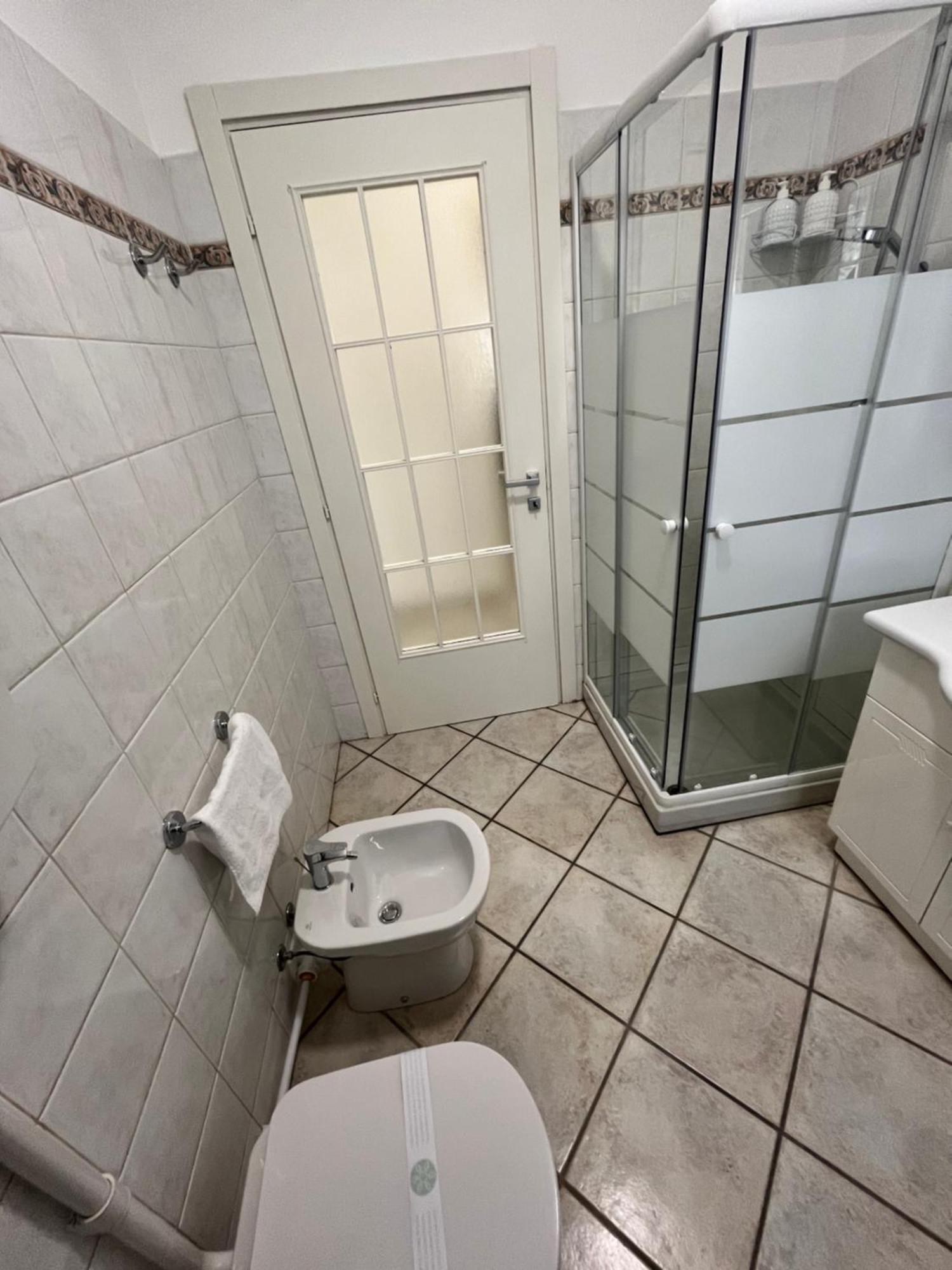 Appartamento In Villa Nico'S Home Gallarate Esterno foto